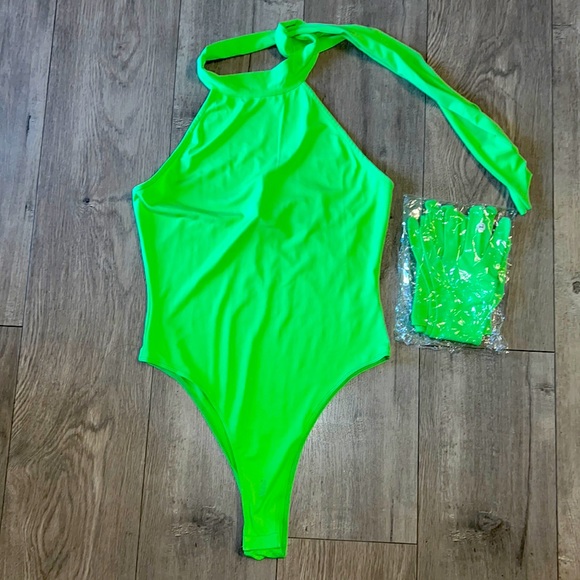 Neon green bodysuit with high gloves. - Picture 2 of 8